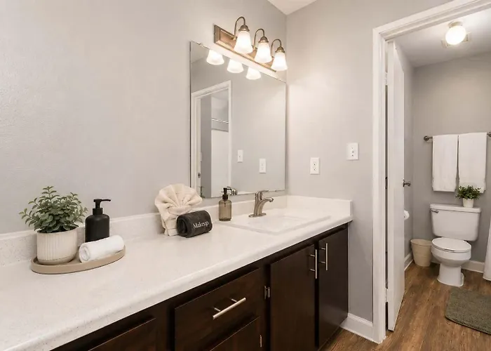 Near Asu - 2br Pool & Gym Tempe