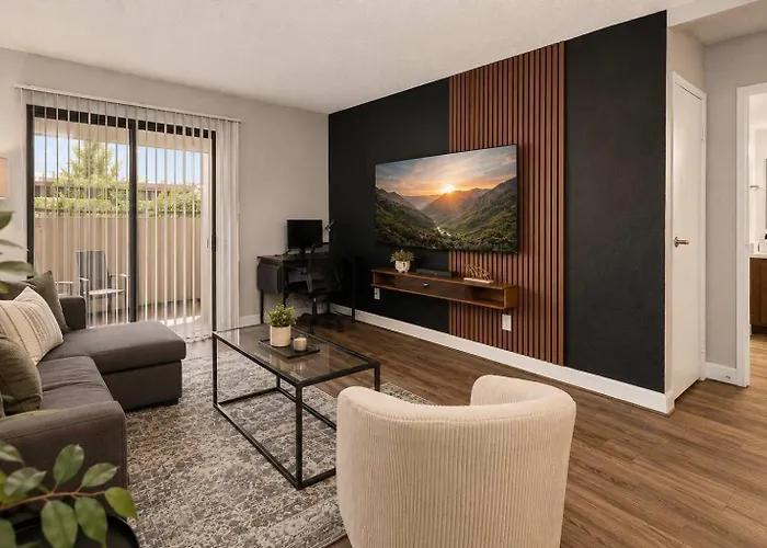 Near Asu - 2br Pool & Gym Apartment Tempe