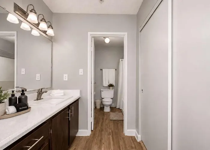 Near Asu - 2br Pool & Gym Apartment