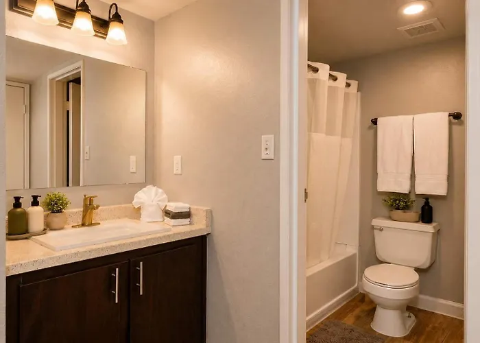 Near Asu - 2br Pool & Gym *