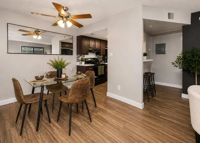 Near Asu - 2br Pool & Gym Apartment Tempe